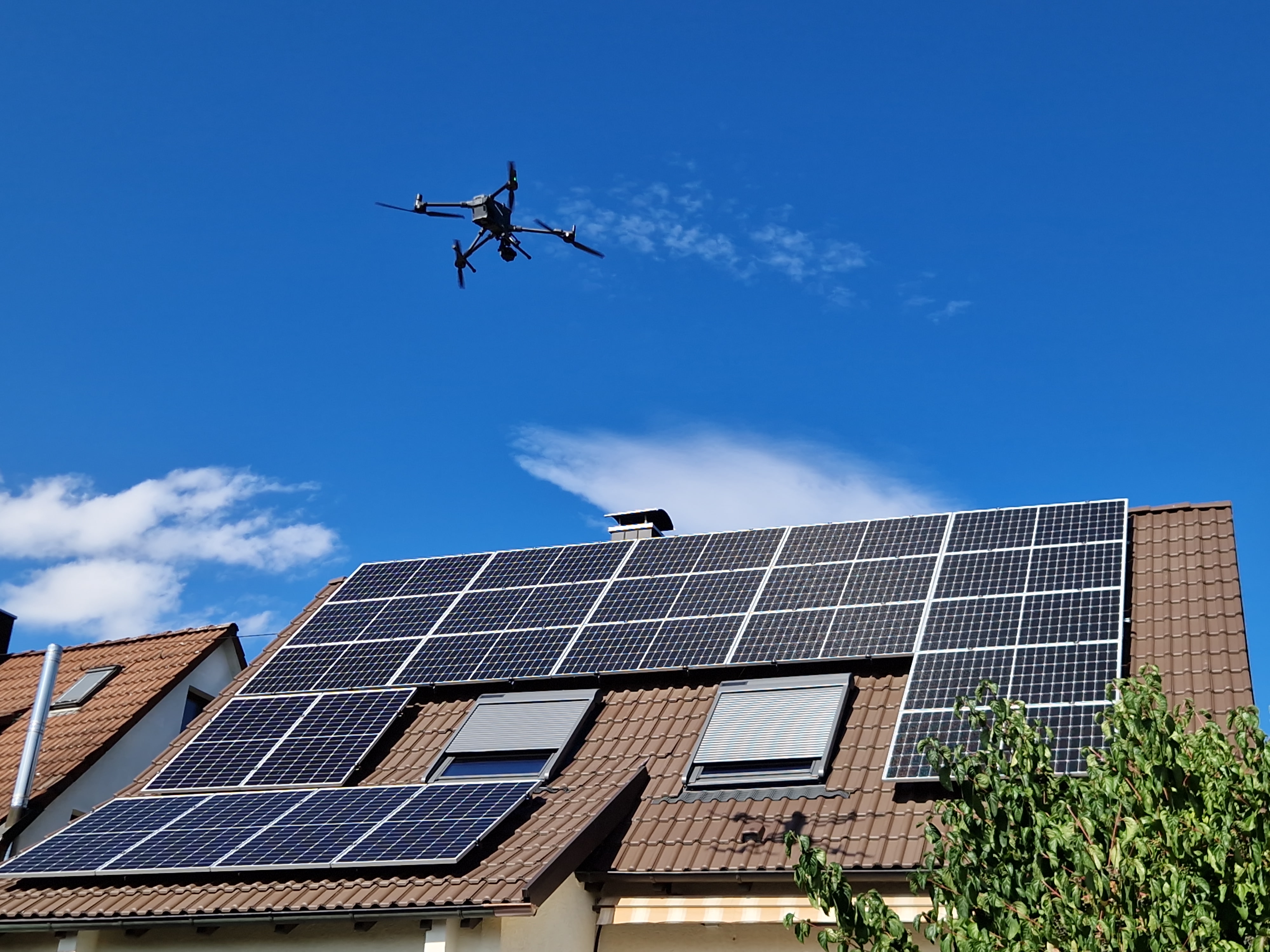 Electroluminescence inspection of pv modules to check for cell cracks via drone