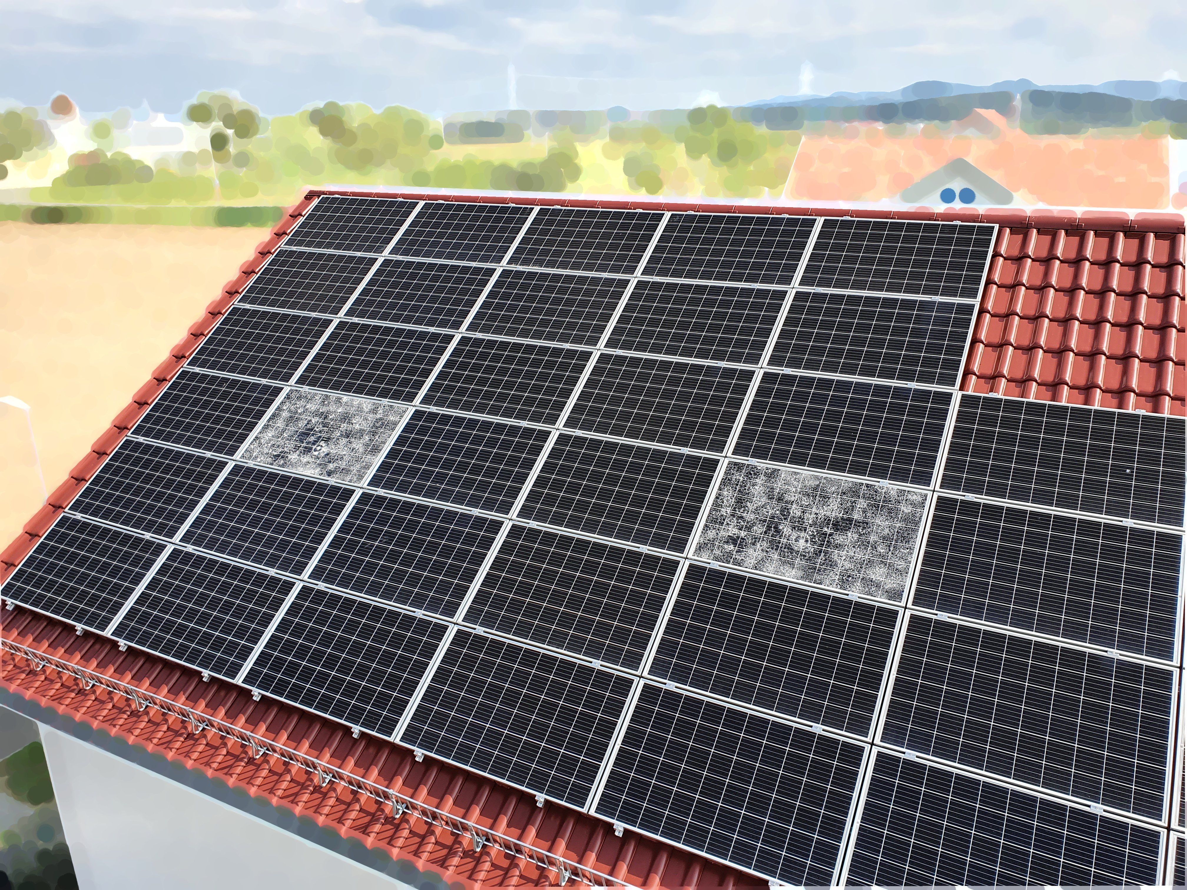 Hagelschaden an PV-Anlage: Unsichtbare Zellrisse mit Elektrolumineszenz sichtbar machen