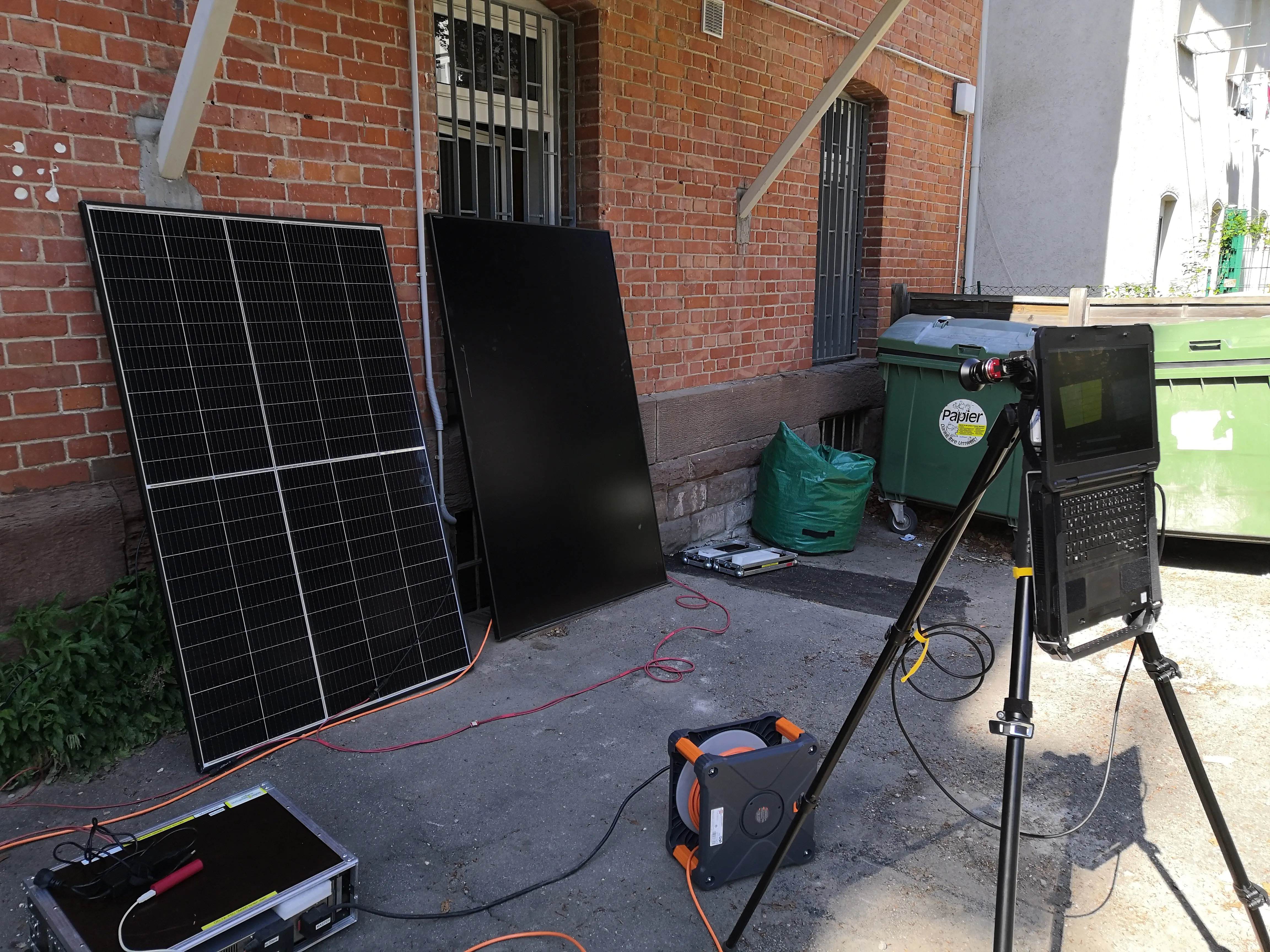 DaySy-Setup bei der Messung im Hinterhof