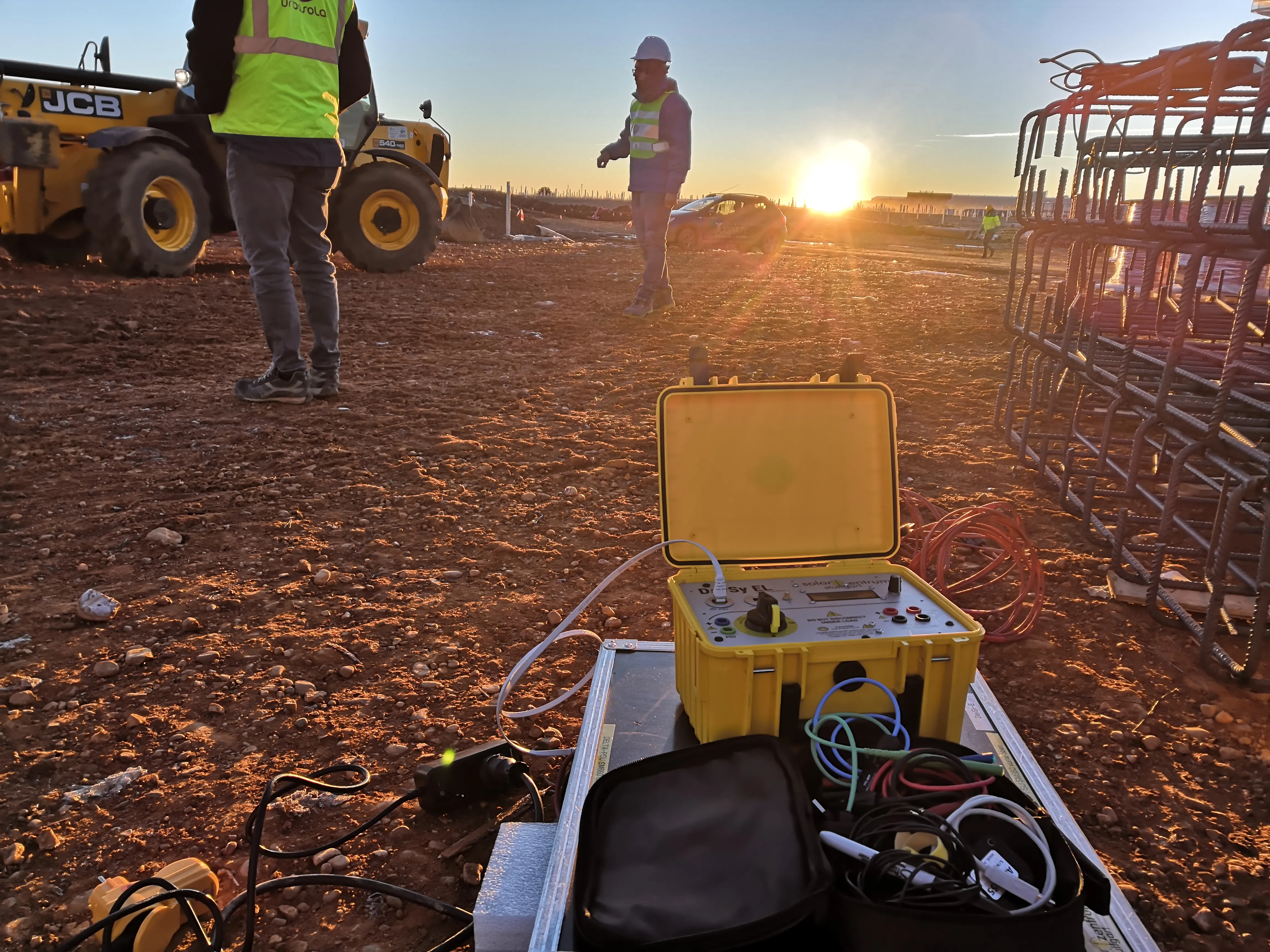 DaySy-Messtechnik mit DaySy-Box im Sonnenaufgang