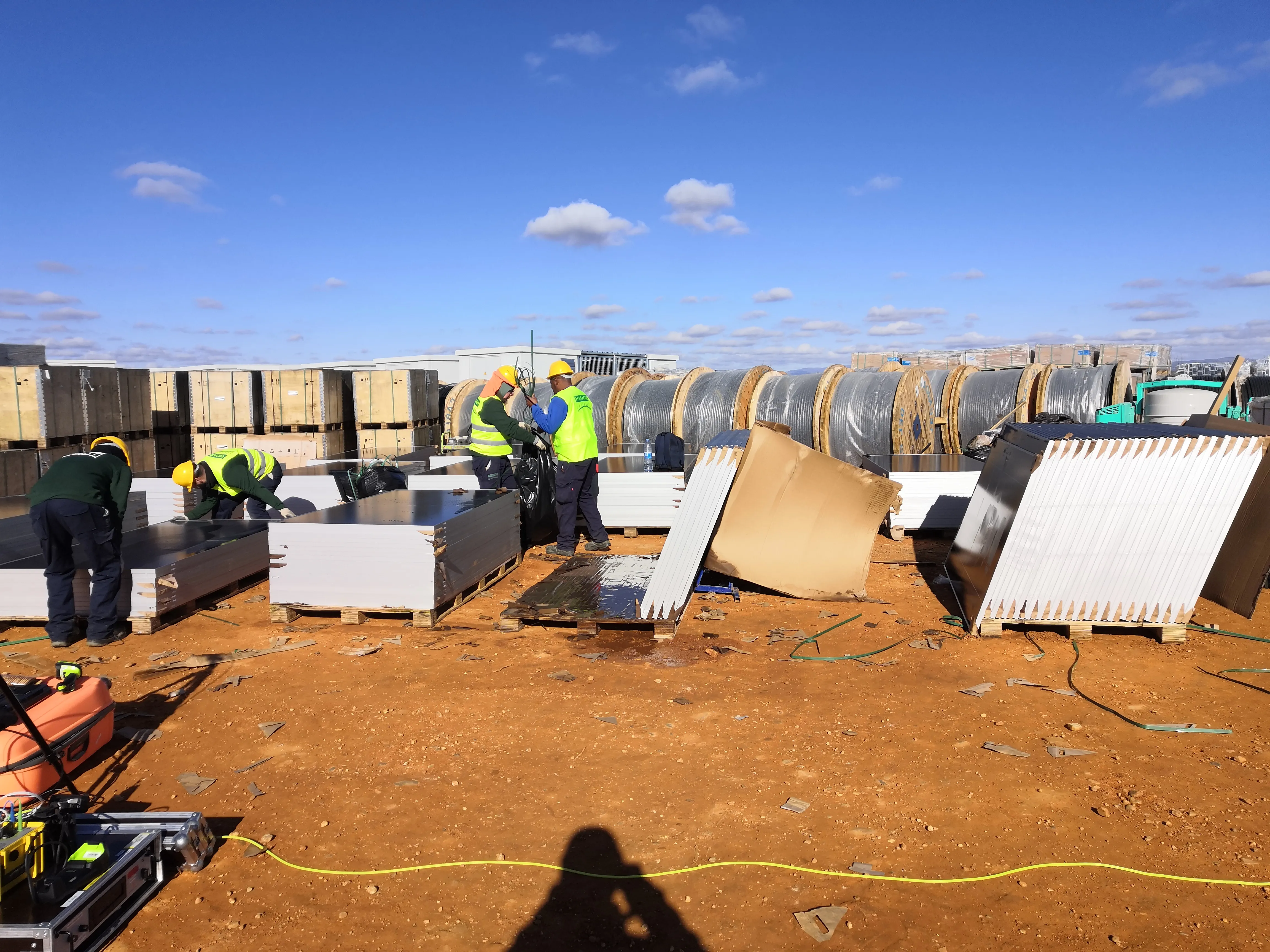 Workers unpacking palettes of PV modules in preparation for the acceptance test done with electroluminescence